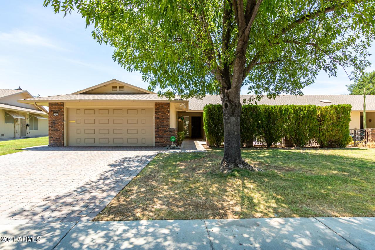 19017 N Signal Butte Cir., Sun City, AZ 85373