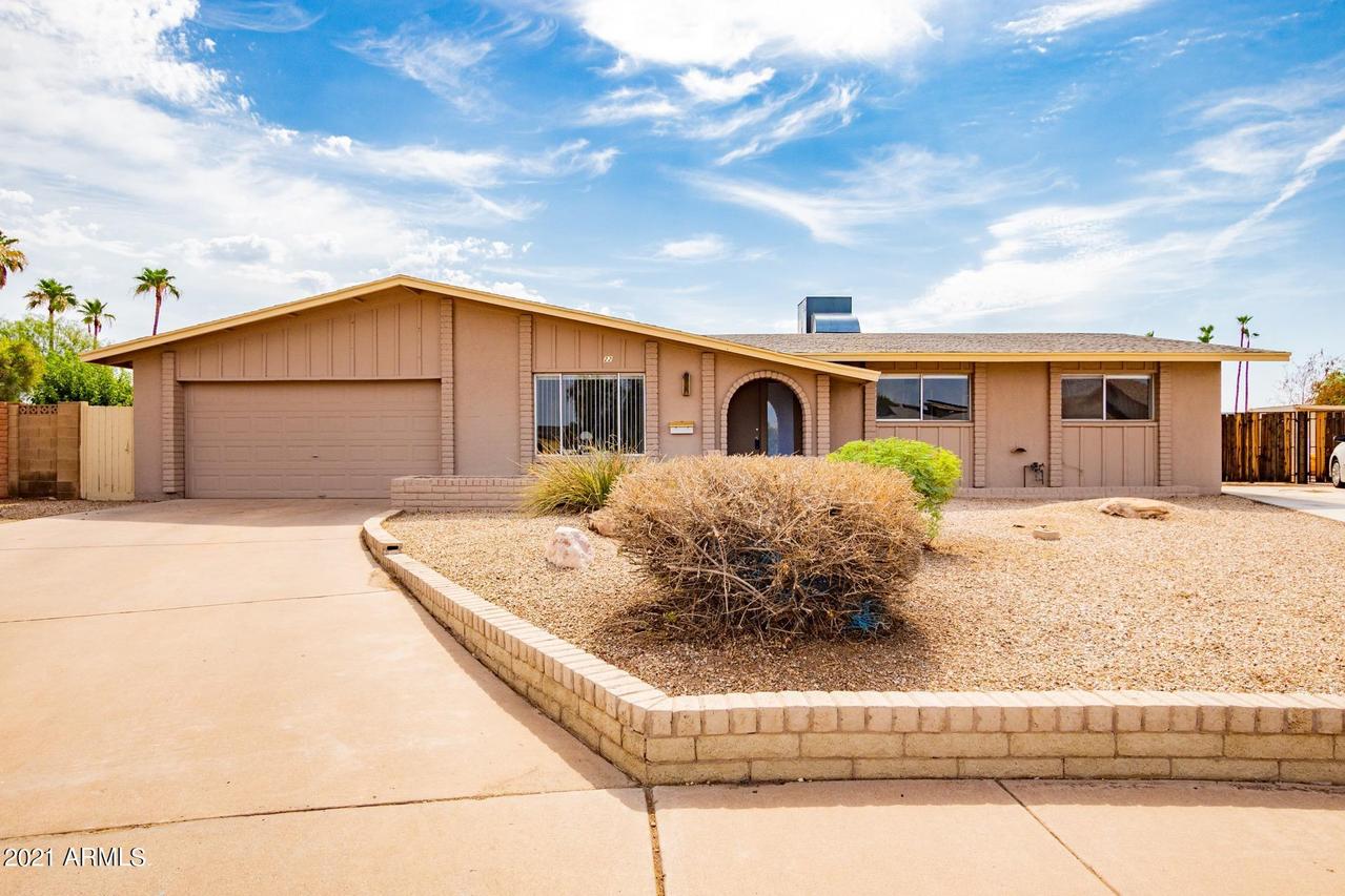 2210 W Del Oro Cir., Mesa, AZ 85202