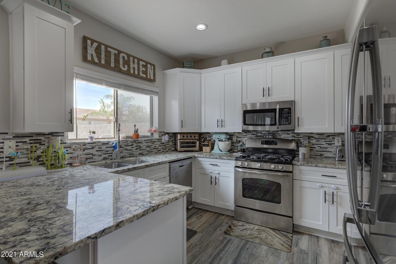 6421 W Desert Hollow Dr., Phoenix, AZ 85083