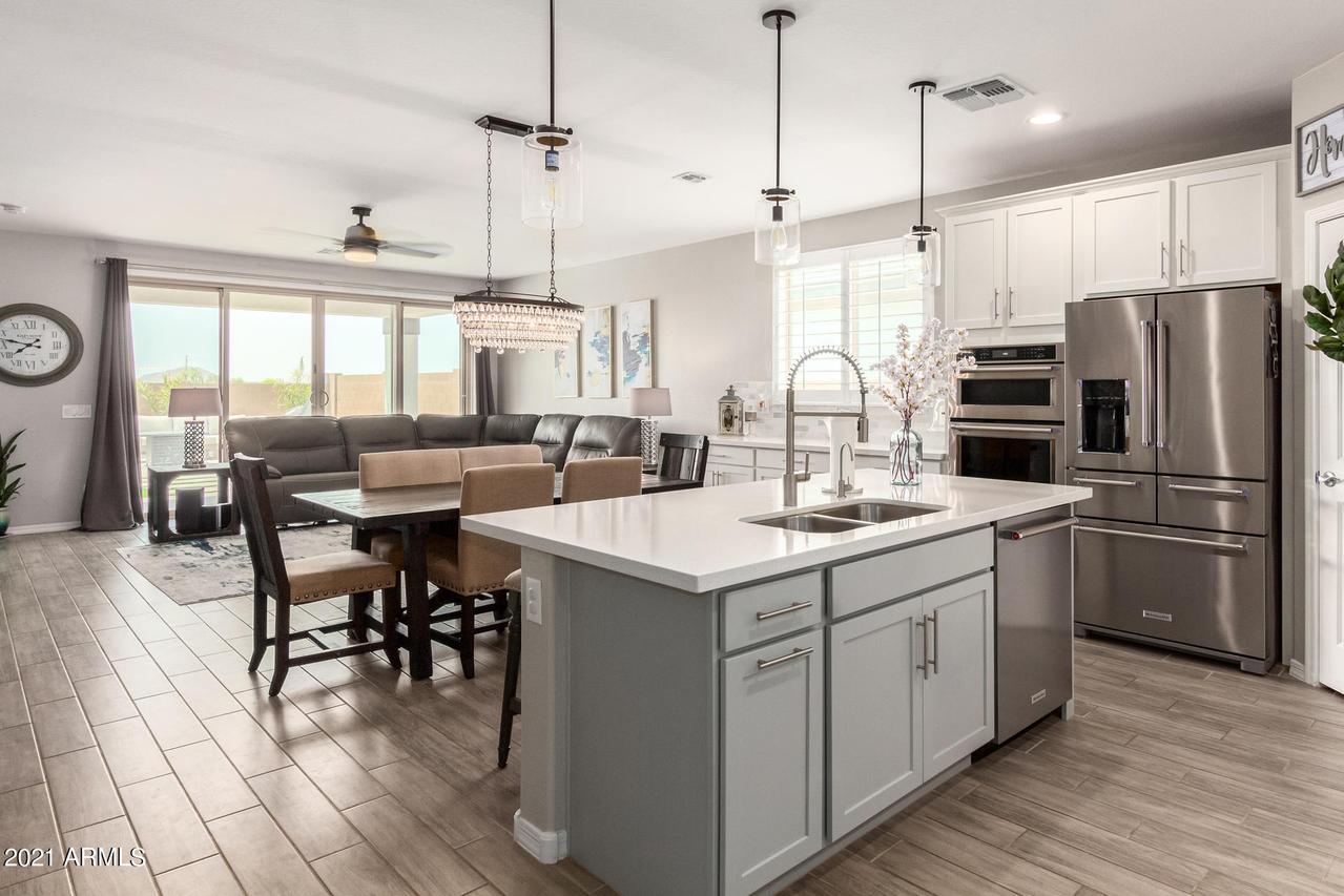 679 W Windcave Dr., San Tan Valley, AZ 85140