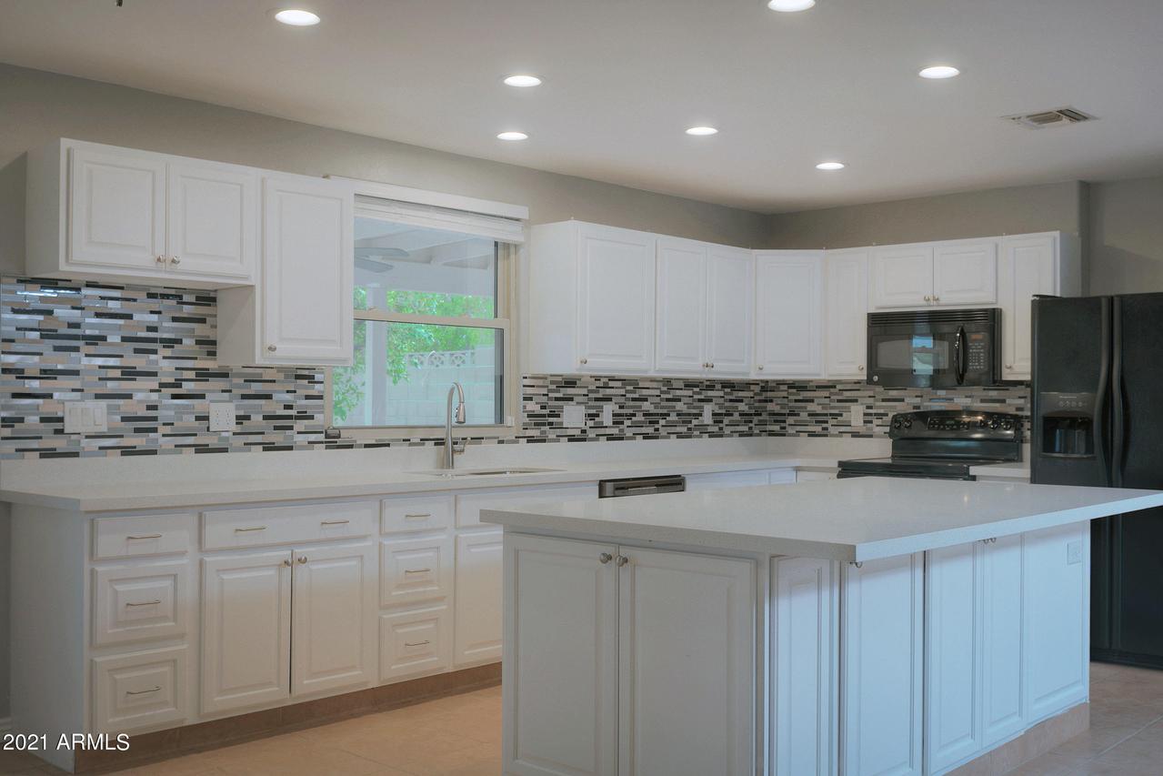 2343 N 63rd Pl., Mesa, AZ 85215