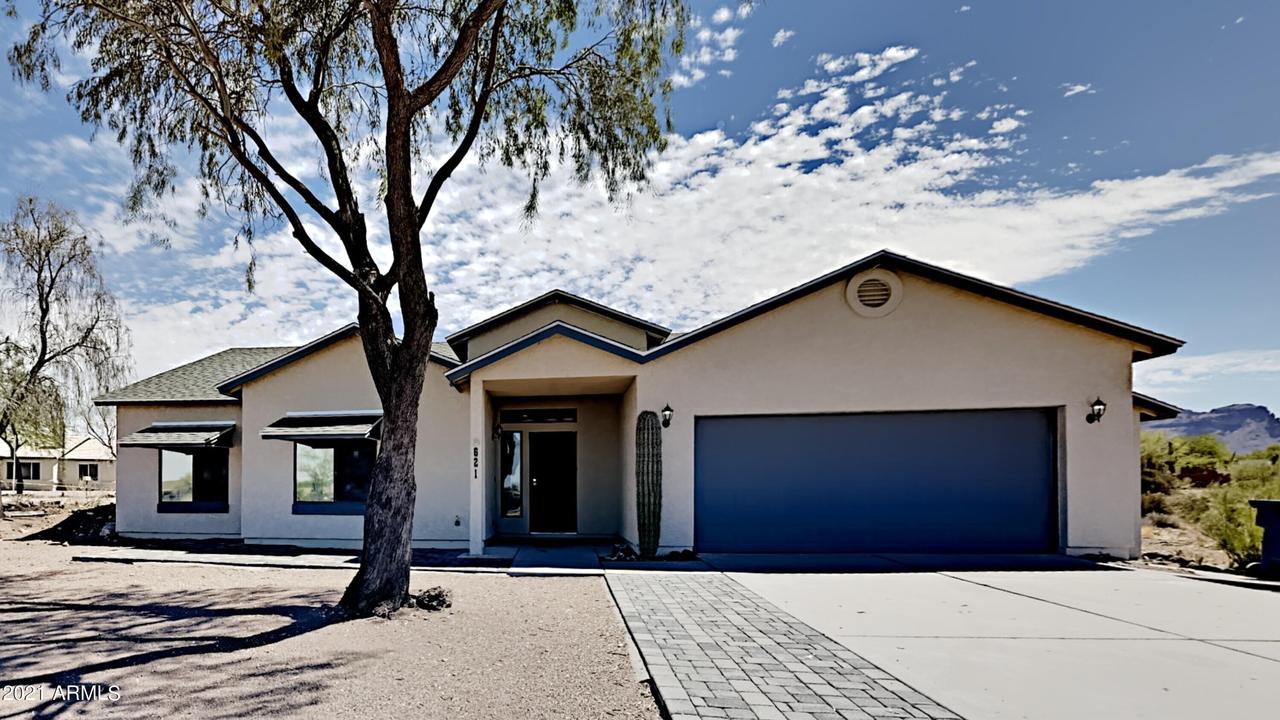 621 S Sixshooter Rd., Apache Junction, AZ 85119