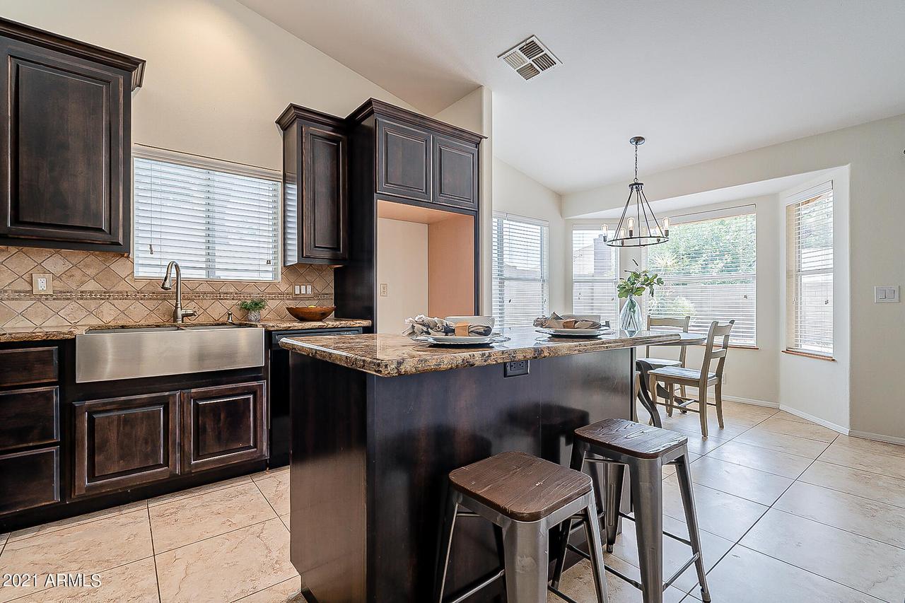 4113 W Calle Lejos, Glendale, AZ 85310