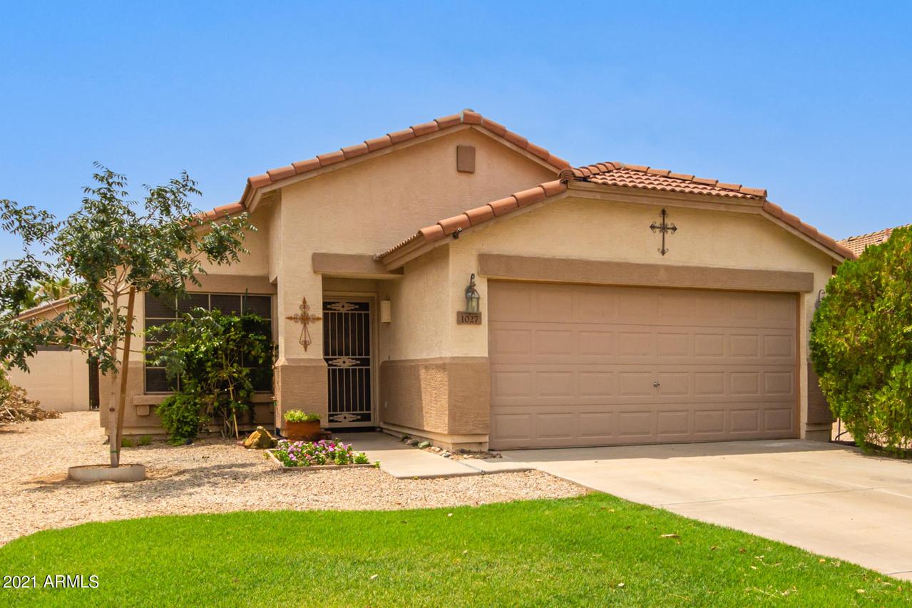 1027 E Monteleone St., San Tan Valley, AZ 85140