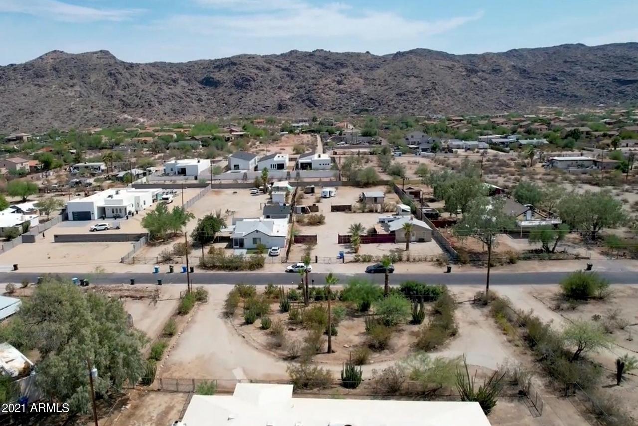 2238 E Desert Ln., Phoenix, AZ 85042