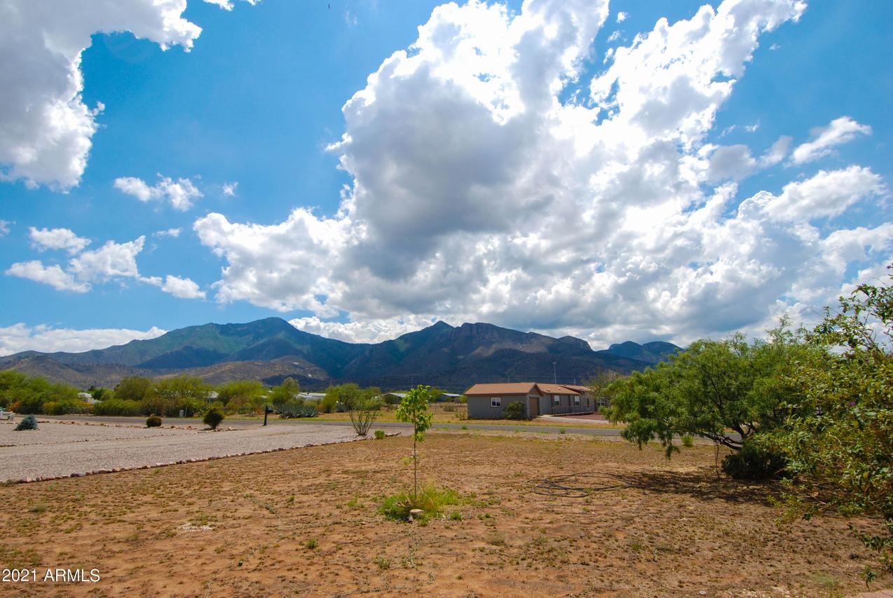 7077 S Elmer Loop, Hereford, AZ 85615