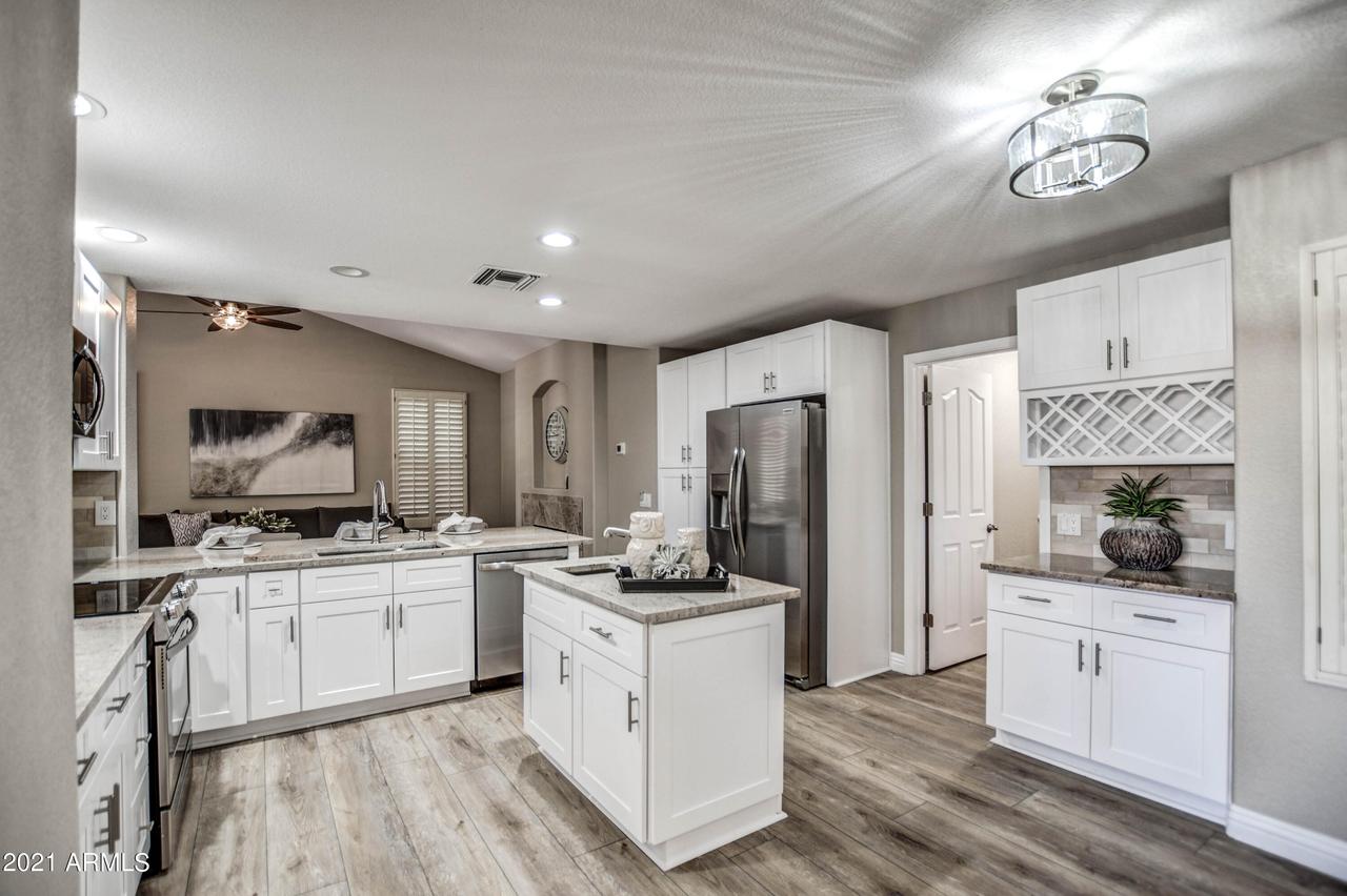 10424 E Elmhurst Dr., Sun Lakes, AZ 85248