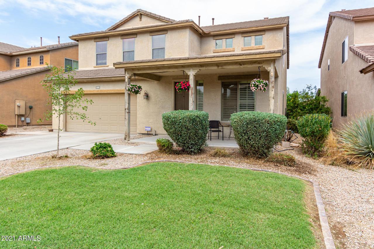 1048 W Desert Valley Dr., San Tan Valley, AZ 85143