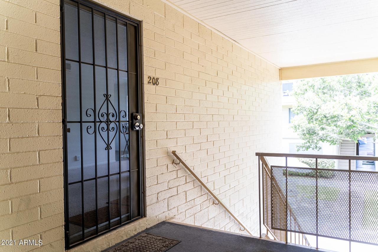 2555 W Rose Ln. #A208, Phoenix, AZ 85017