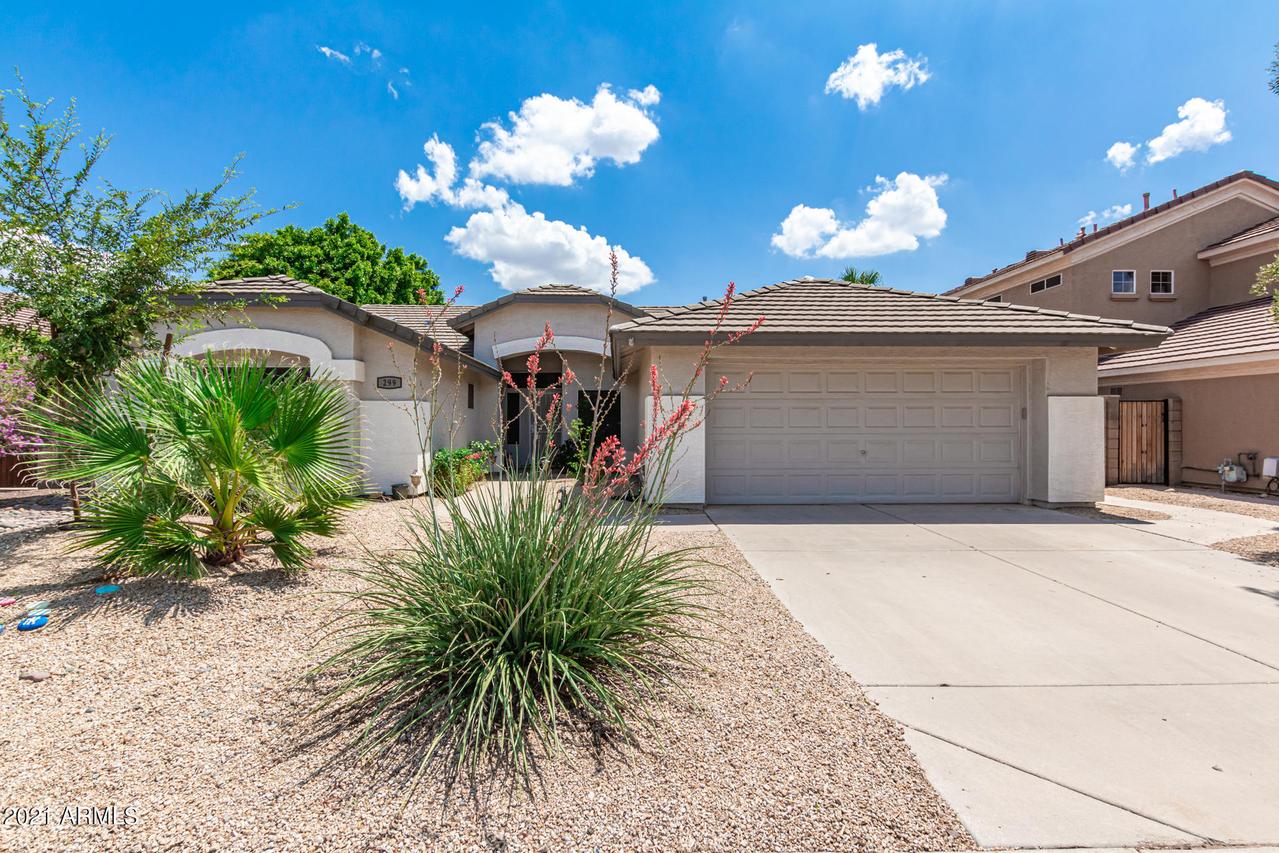 299 E Betsy Ln., Gilbert, AZ 85296