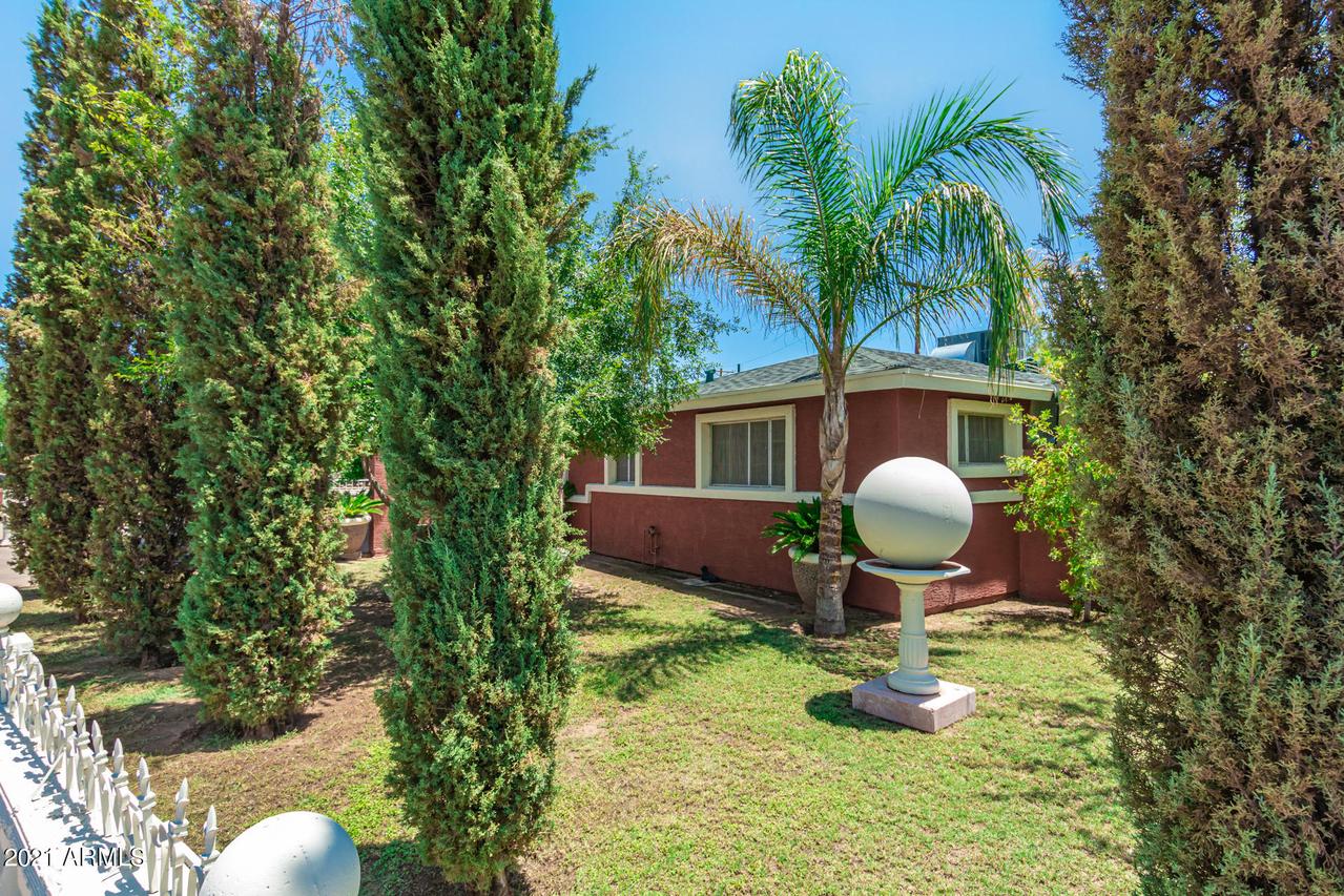 3701 E Sheridan St., Phoenix, AZ 85008