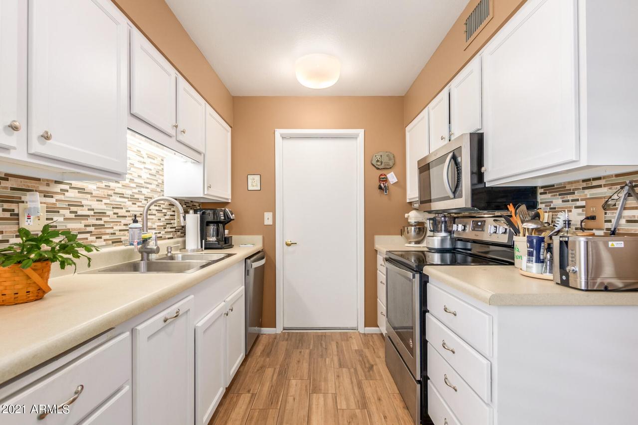 17447 N 99th Dr., Sun City, AZ 85373