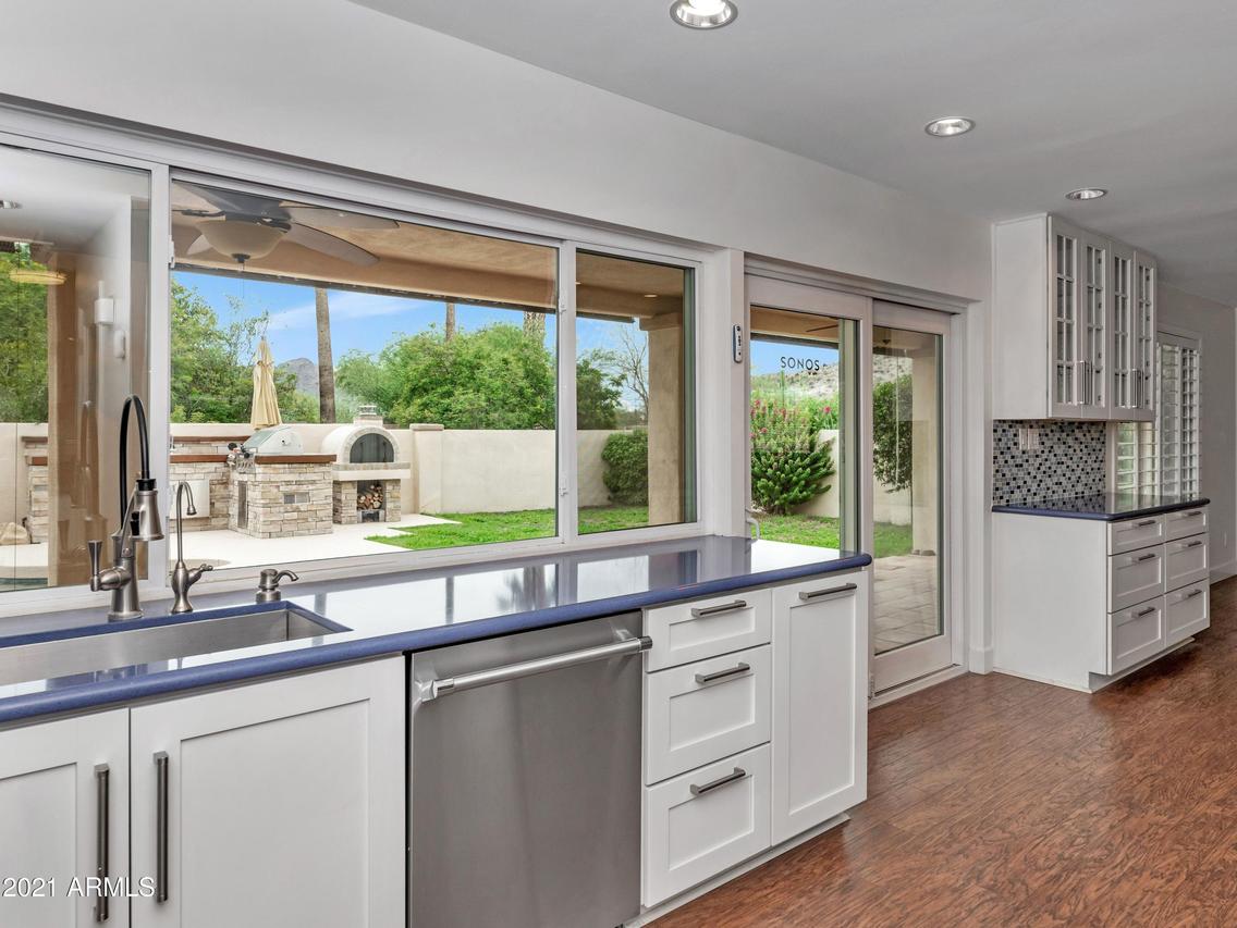 3007 E Ocotilla Ln., Phoenix, AZ 85028