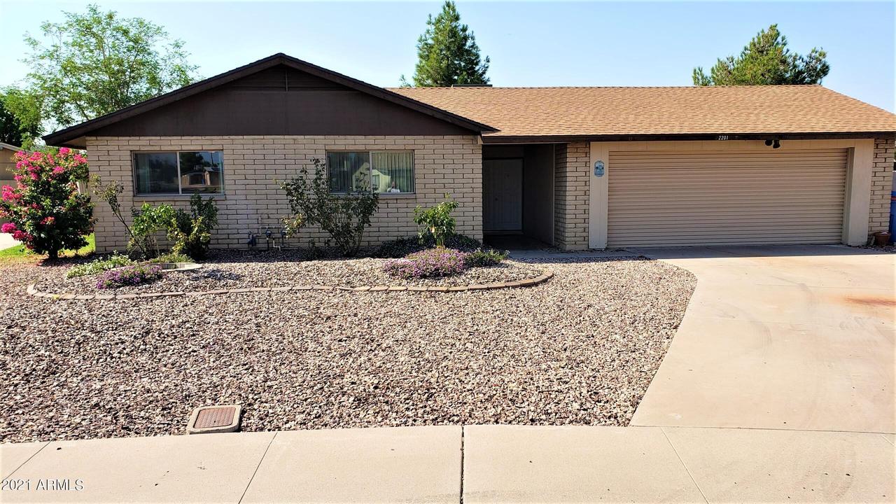 2201 W Corrine Dr., Phoenix, AZ 85029
