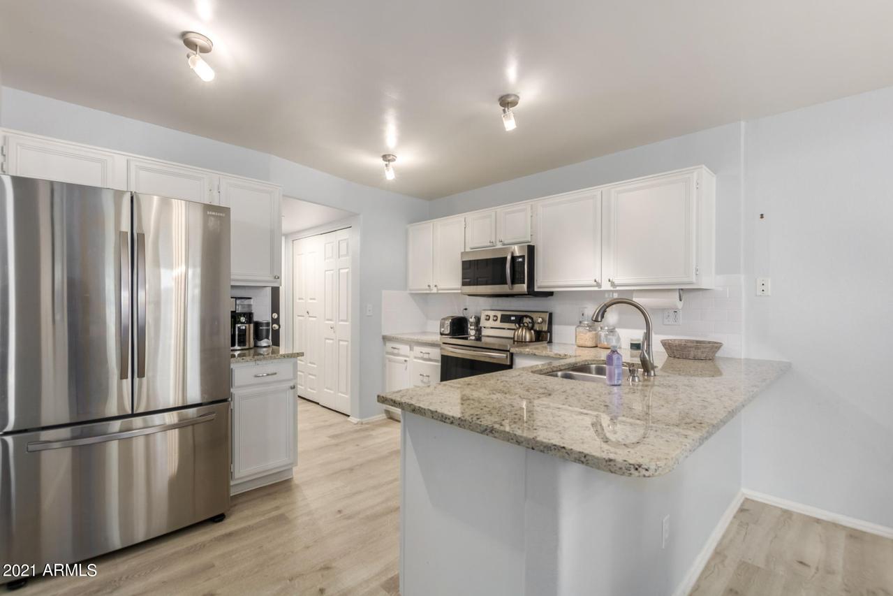 818 E Sack Dr., Phoenix, AZ 85024