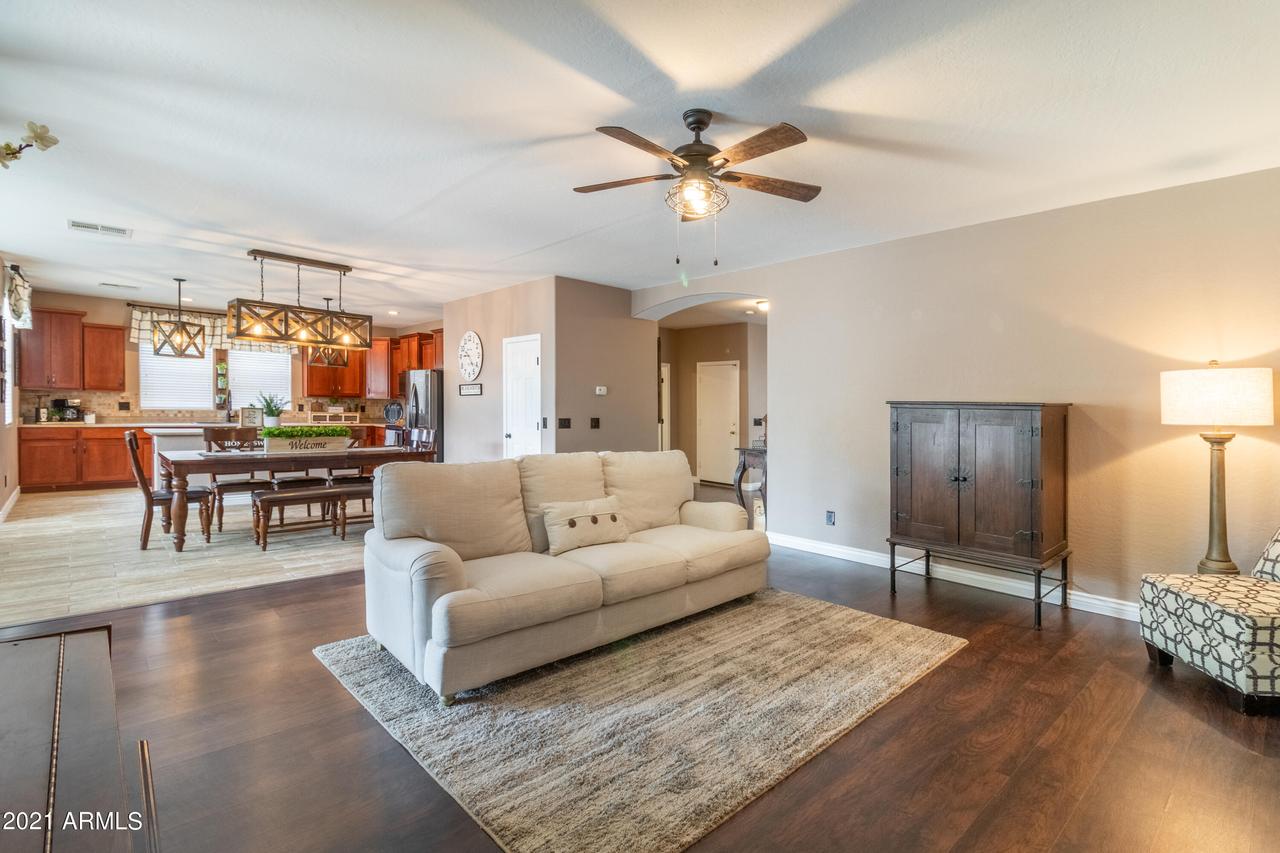 12121 W Jessie Ln., Sun City, AZ 85373