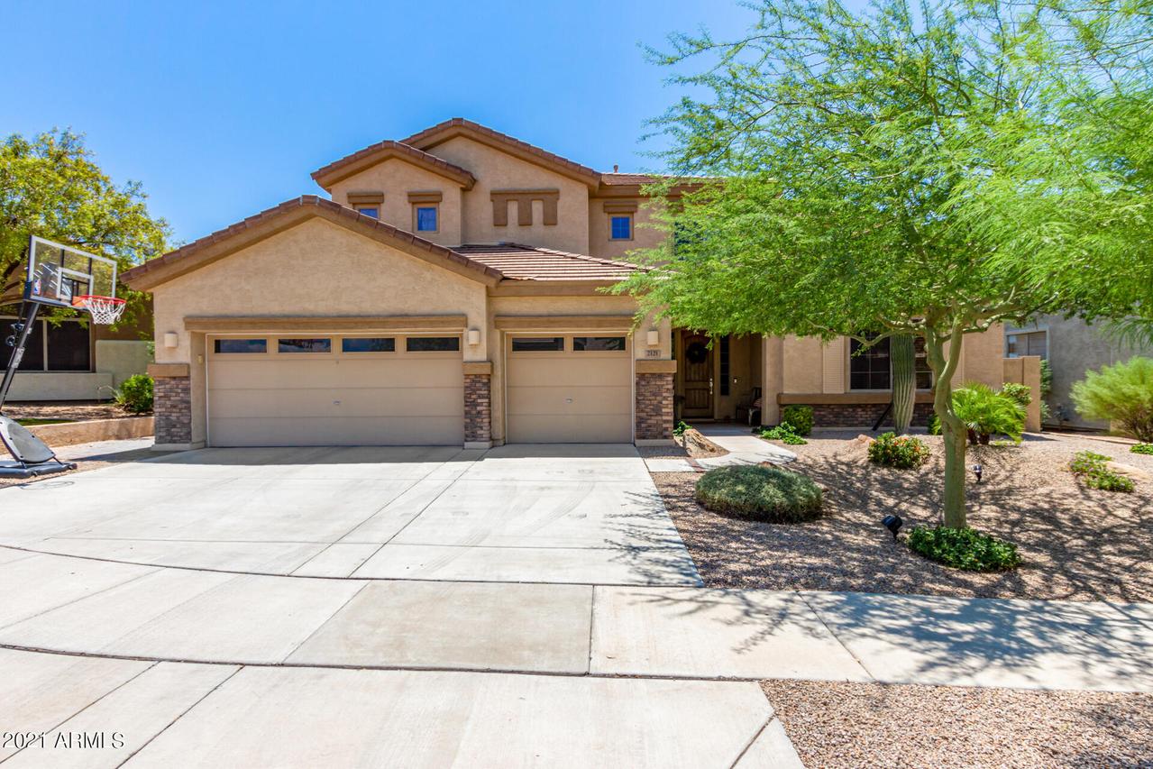 2121 W Apache Rain Rd., Phoenix, AZ 85085