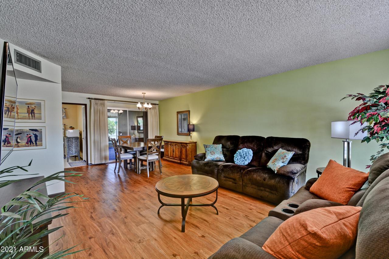 18402 N 95th Dr., Sun City, AZ 85373