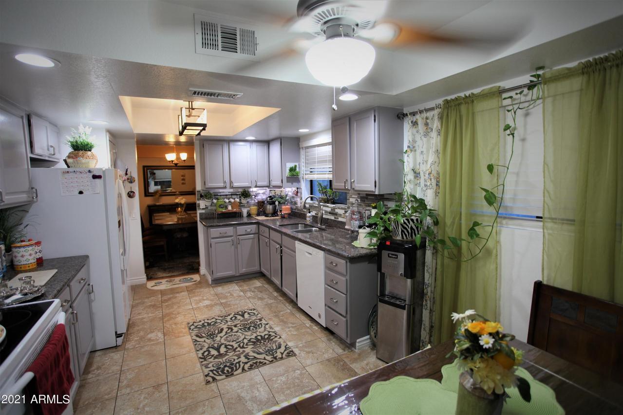 5225 W Mercer Ln., Glendale, AZ 85304