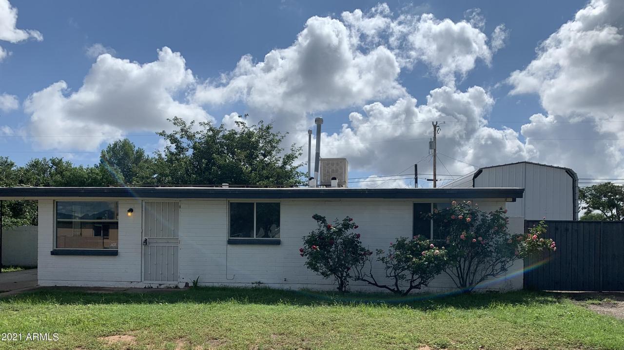 202 1st St., Huachuca City, AZ 85616