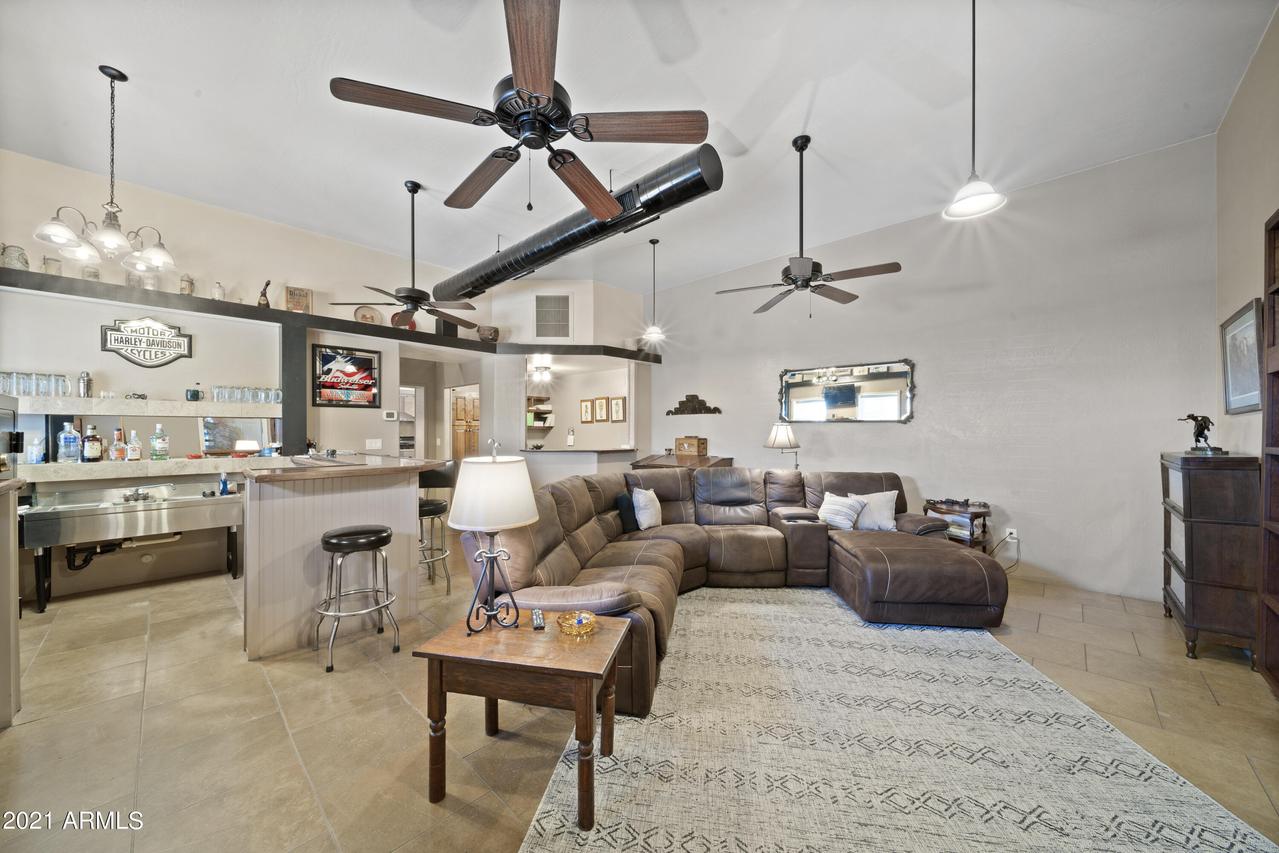 42839 NW Grand Ave., Morristown, AZ 85342