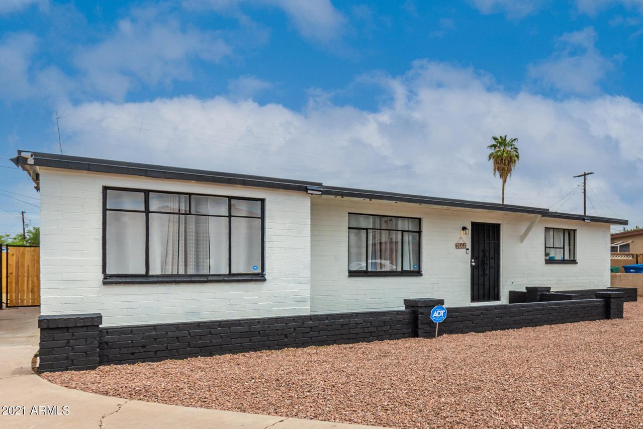 2660 E 1st St., Mesa, AZ 85213