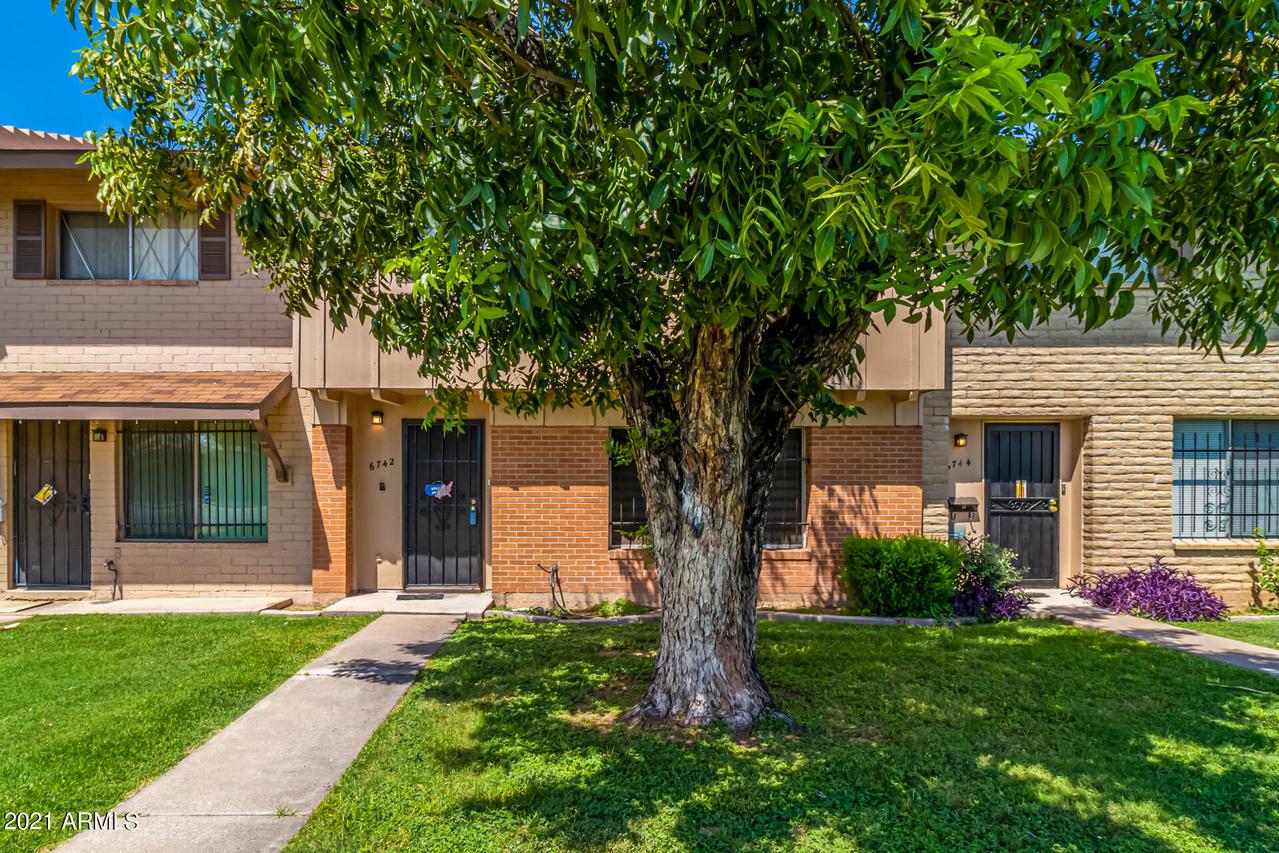 6742 N 43rd Ave., Glendale, AZ 85301