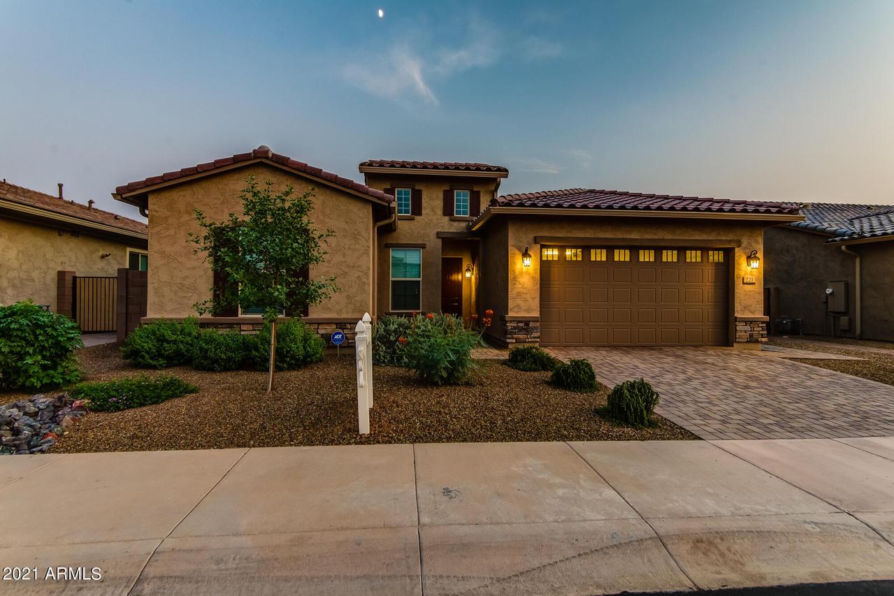 221 E Balao Dr., Phoenix, AZ 85085