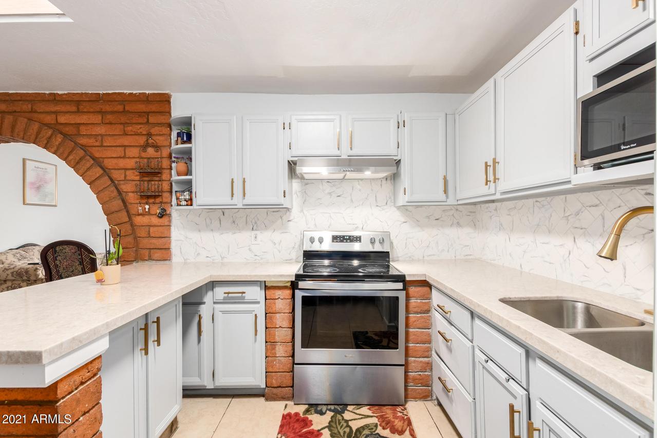 2537 N 48th Ln., Phoenix, AZ 85035