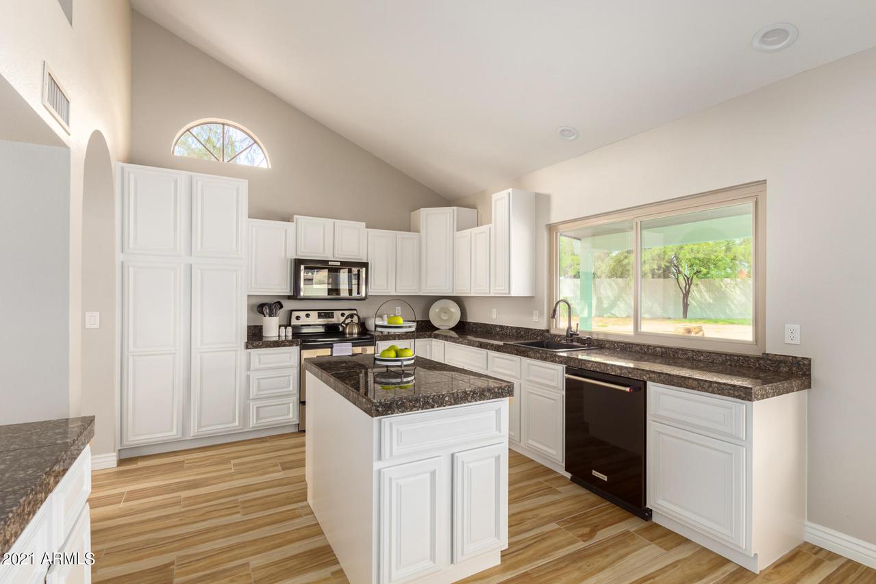 16457 N 47th Pl., Phoenix, AZ 85032