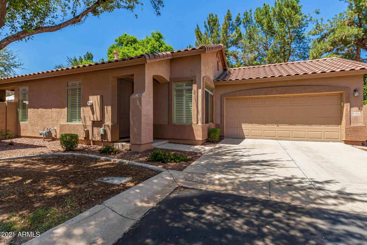 1200 S Roger Way, Chandler, AZ 85286
