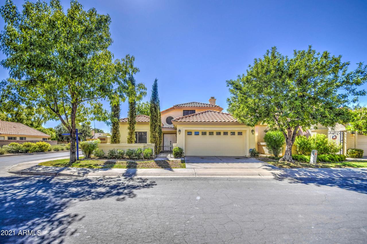 8866 S Grandview Dr., Tempe, AZ 85284