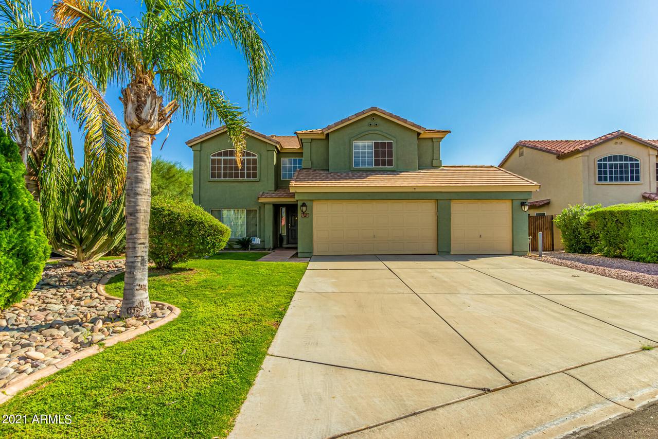 559 E Lakeview Dr., San Tan Valley, AZ 85143