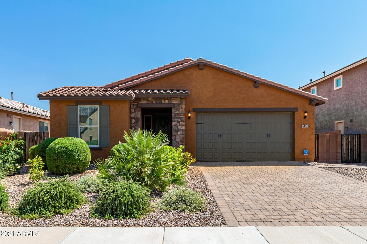 2455 E Hazeltine Way, Gilbert, AZ 85298
