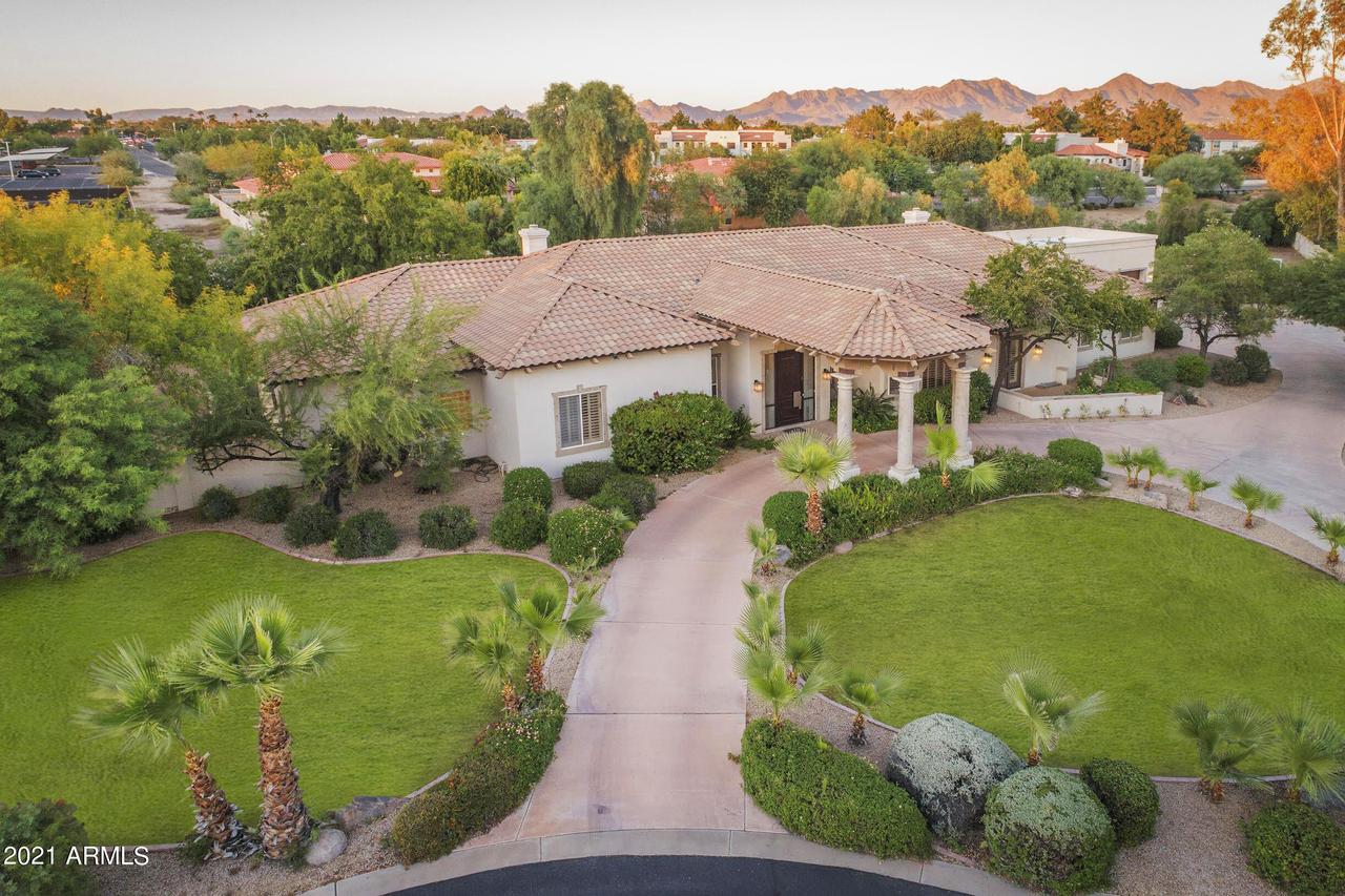 9727 N 70th St., Paradise Valley, AZ 85253