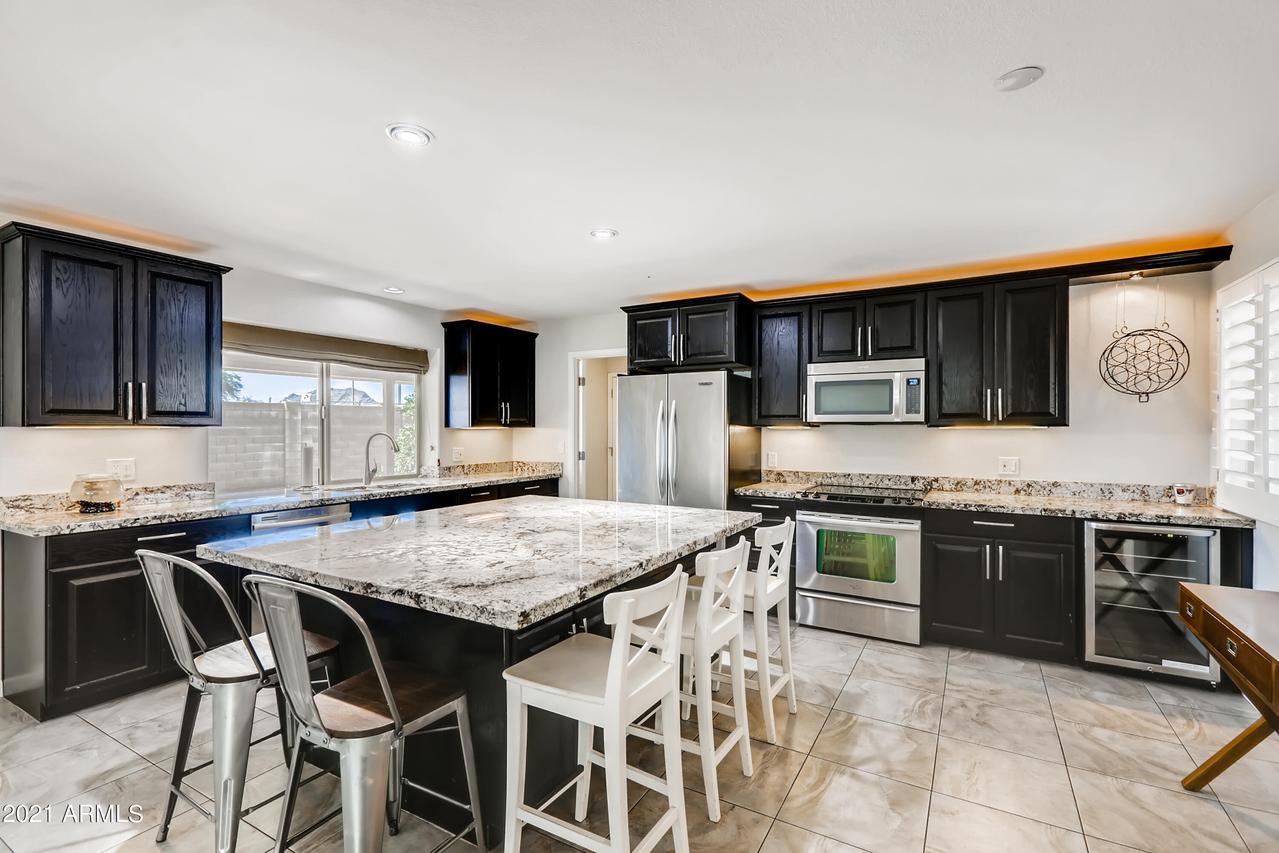 2801 E Mercer Ln., Phoenix, AZ 85028