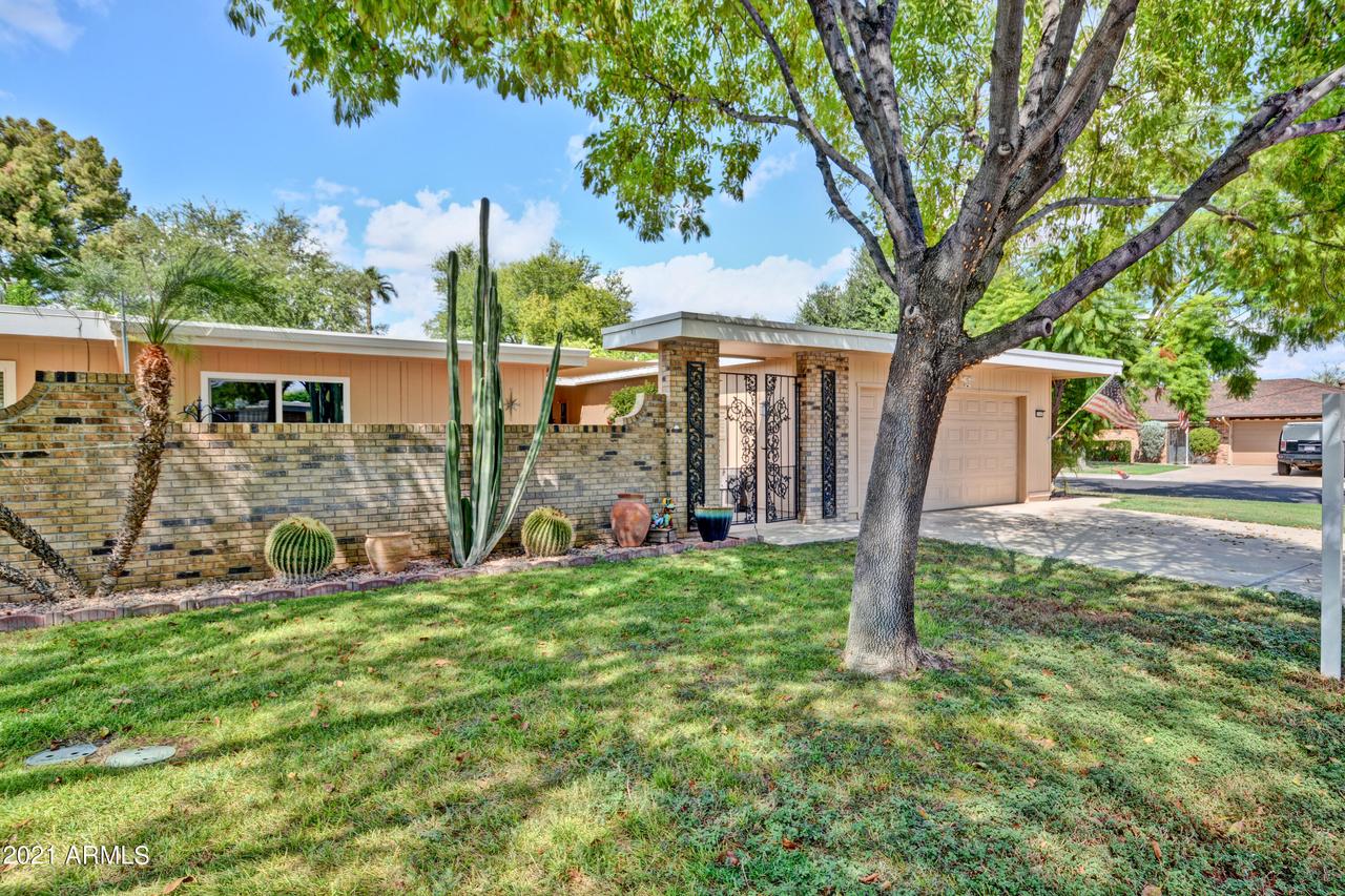 10302 W Spanish Moss Ln., Sun City, AZ 85373