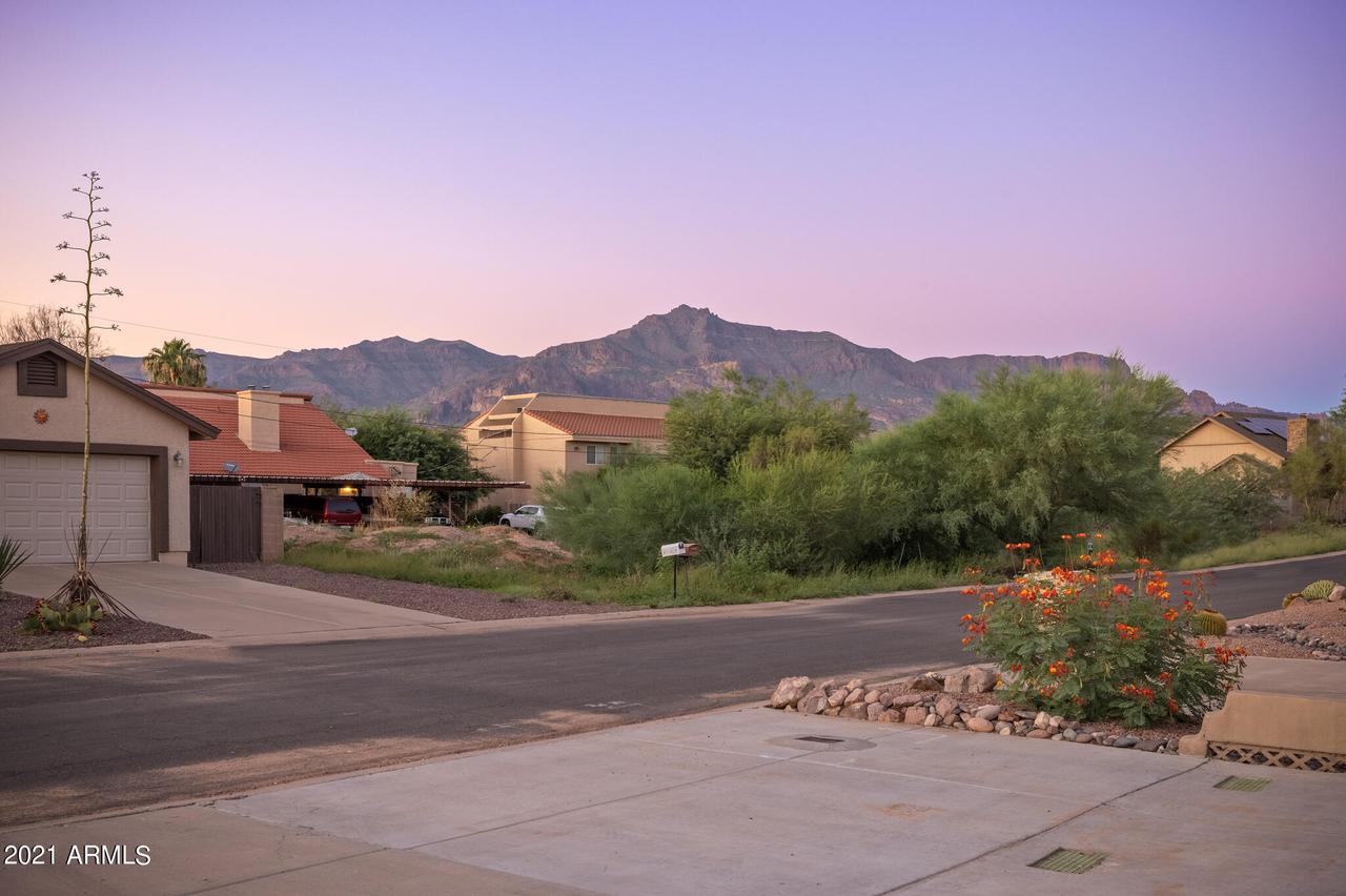 9883 E Fortuna Ave., Gold Canyon, AZ 85118