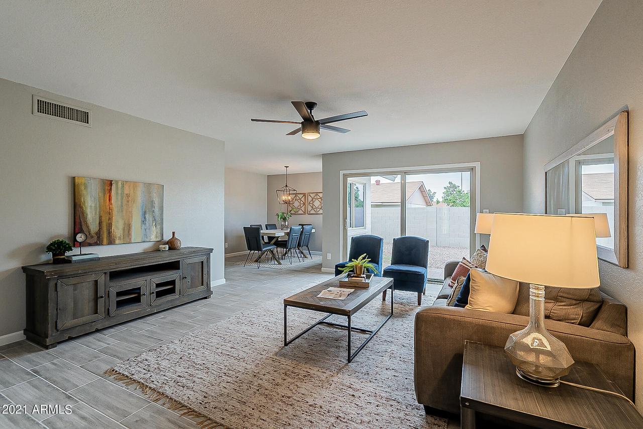 6621 W Mercer Ln., Glendale, AZ 85304