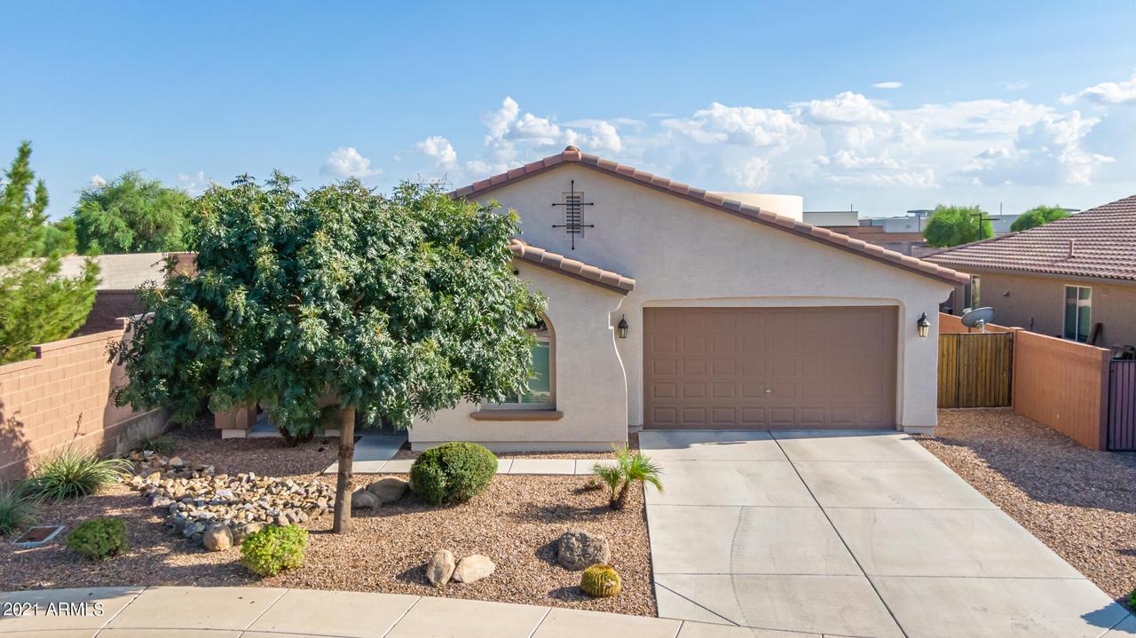 61 W Leatherwood Ave., San Tan Valley, AZ 85140