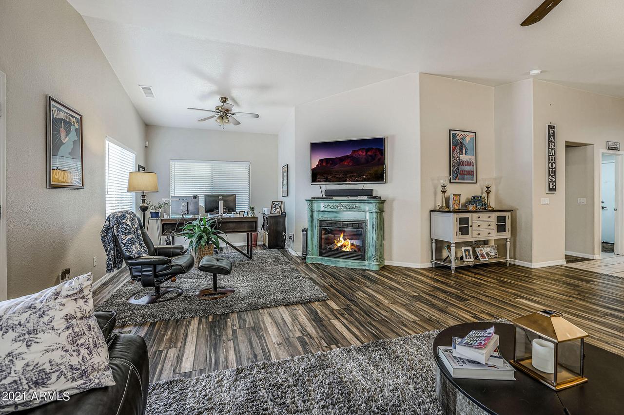 19589 N 107th Dr., Sun City, AZ 85373