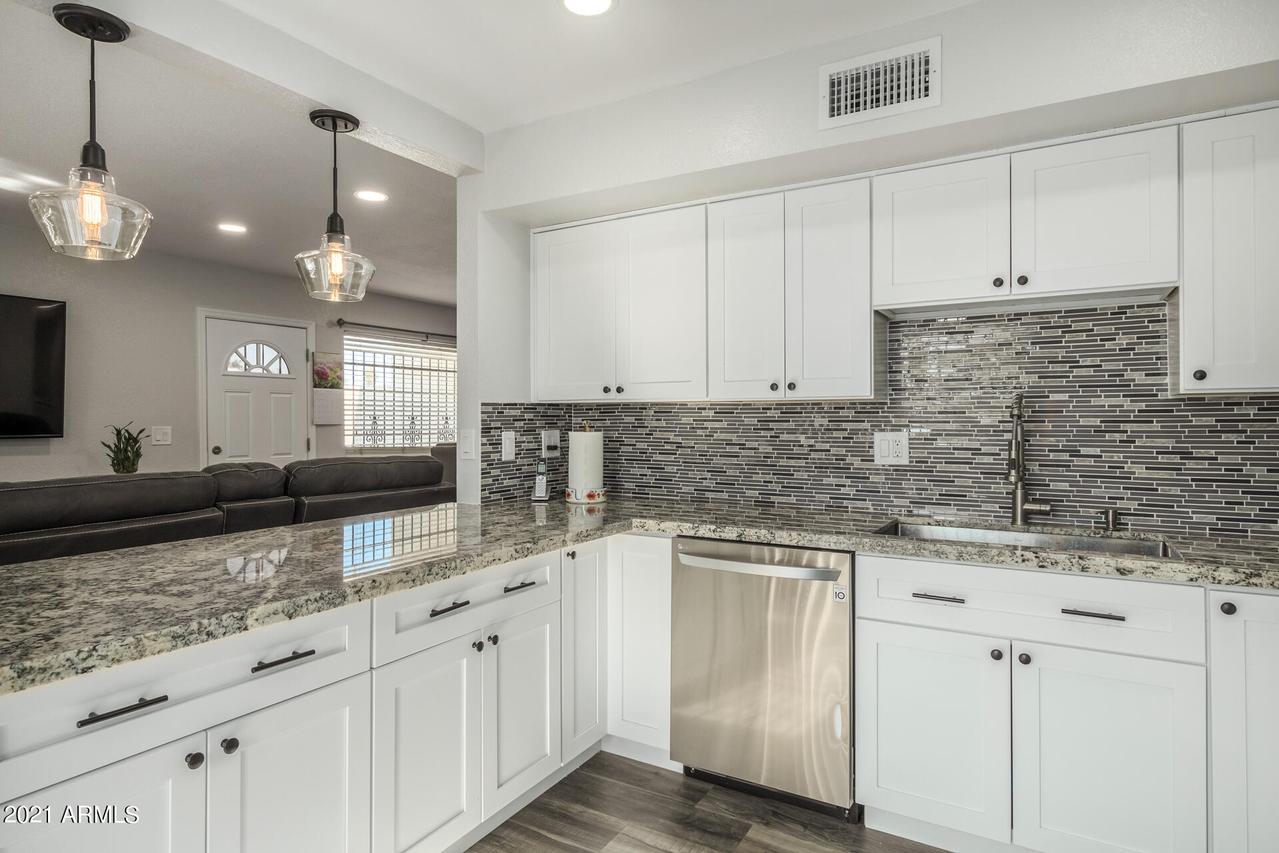 8340 N 59th Dr., Glendale, AZ 85302