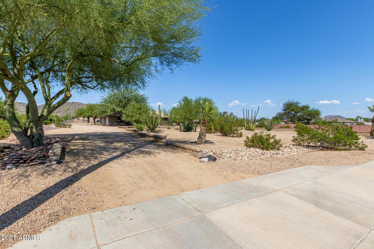 8542 W Calle Lejos, Peoria, AZ 85383