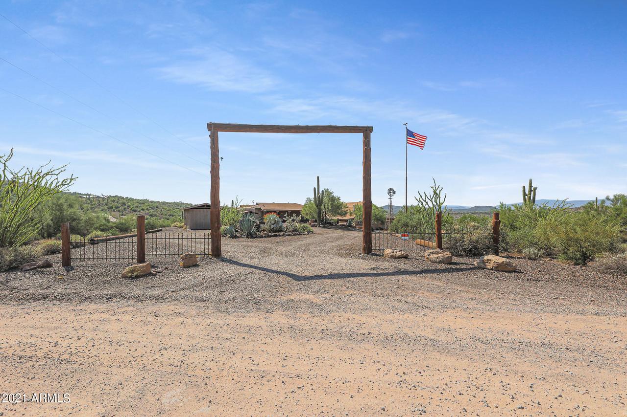 2745 W Wander Ln., New River, AZ 85087