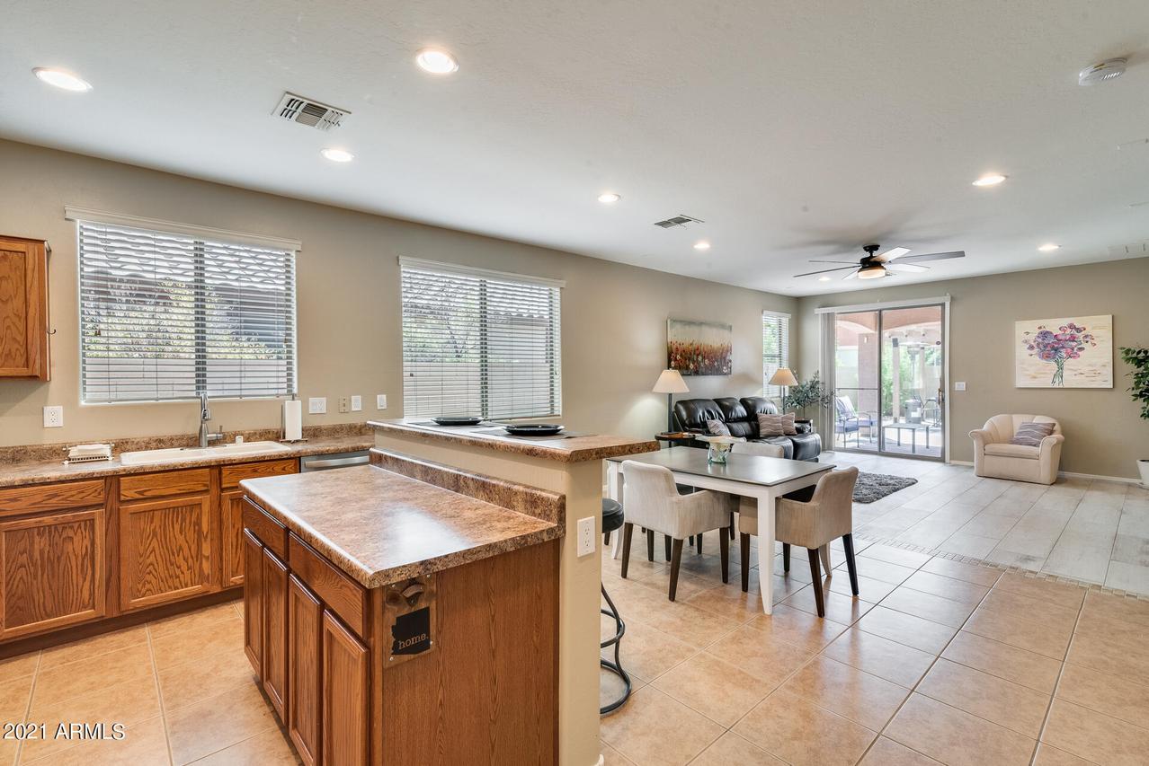 2243 W Via Caballo Blanco, Phoenix, AZ 85085