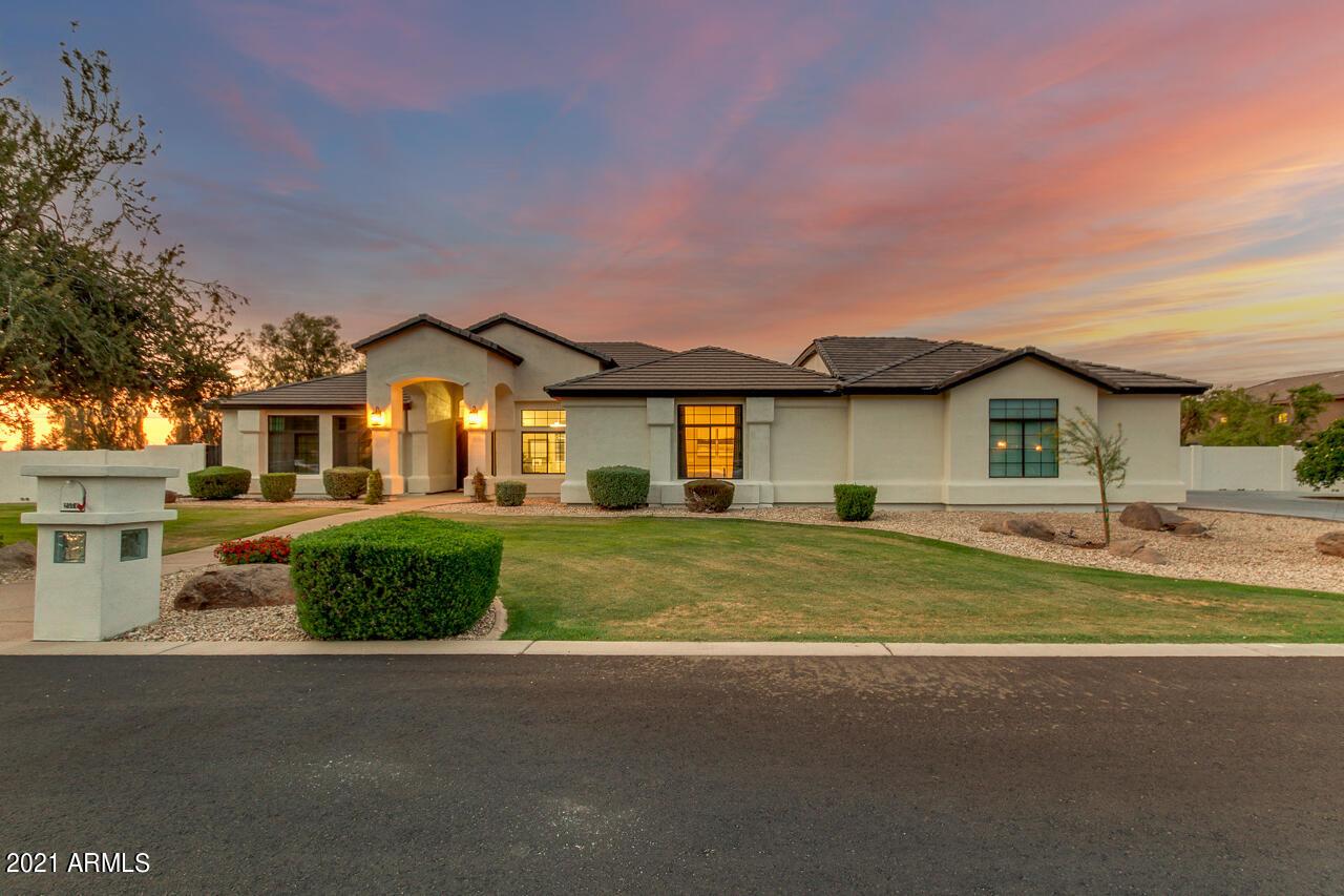 2570 E Calle De Flores, Gilbert, AZ 85298