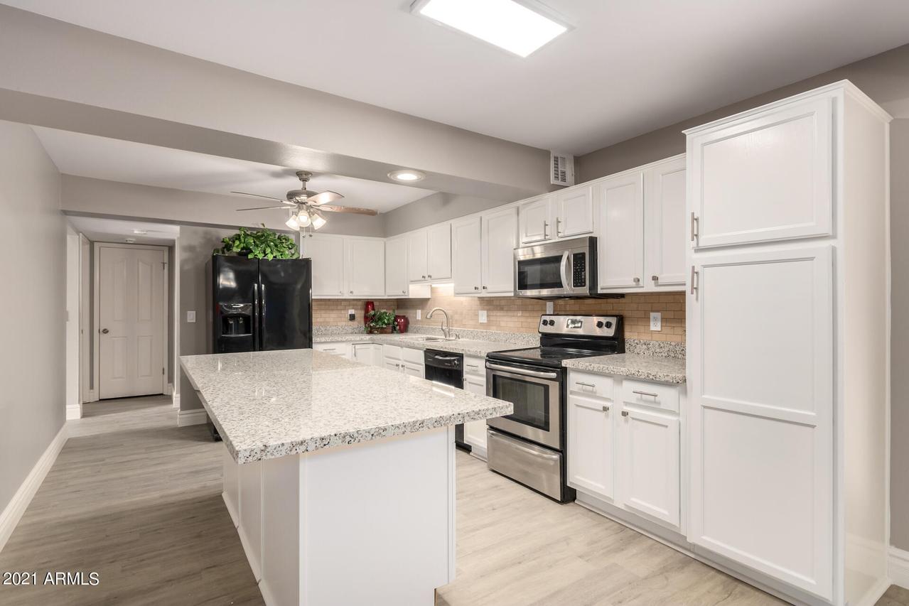 11415 N 57th Dr., Glendale, AZ 85304