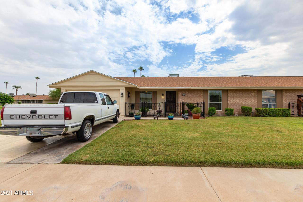 10401 W Prairie Hills Cir., Sun City, AZ 85351