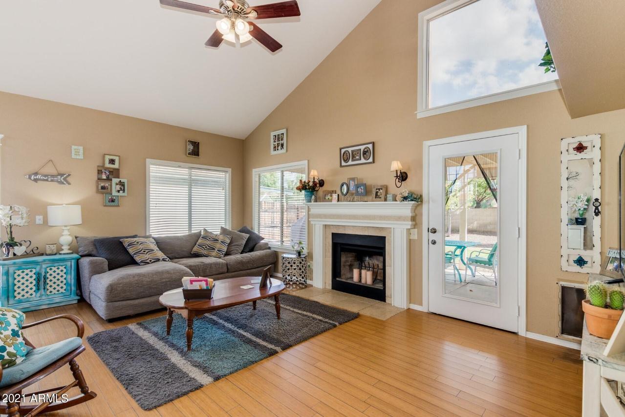 817 E Manor Dr., Chandler, AZ 85225