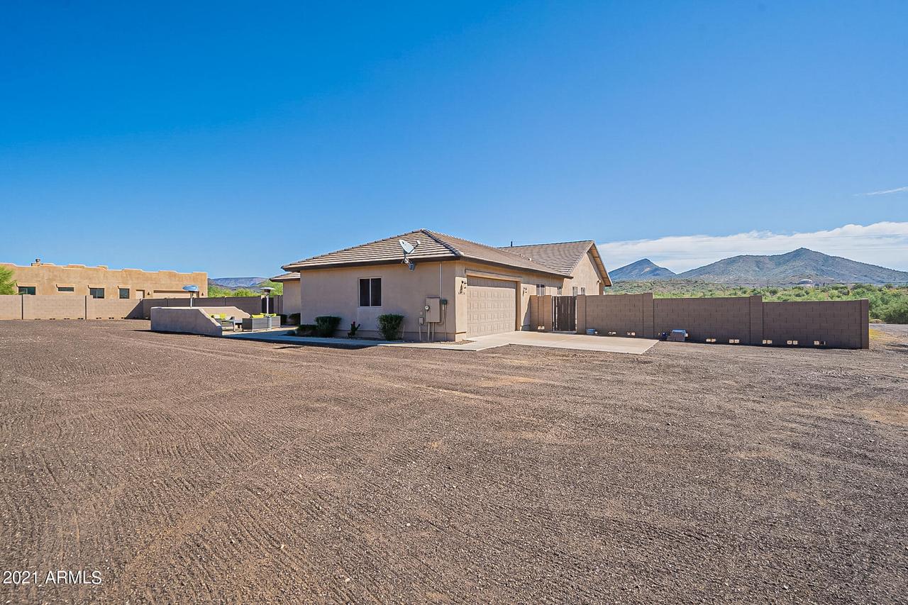 40724 N Central Ave., Phoenix, AZ 85086